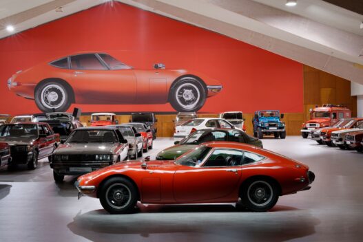 Motoryzacja i kino - wystawa kultowych Toyot w Toyota Collection