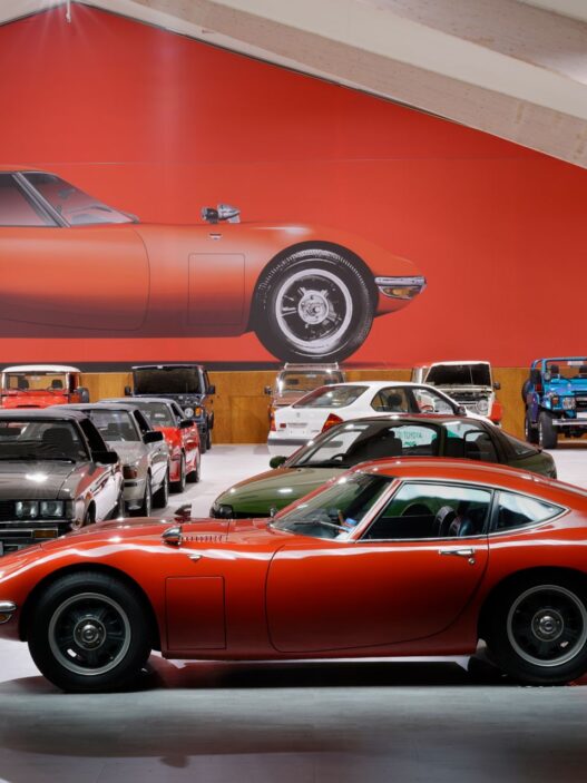 Motoryzacja i kino - wystawa kultowych Toyot w Toyota Collection