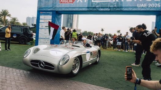 Mercedes-Benz 300 SLR na trasie 1000 Miglia Experience UAE