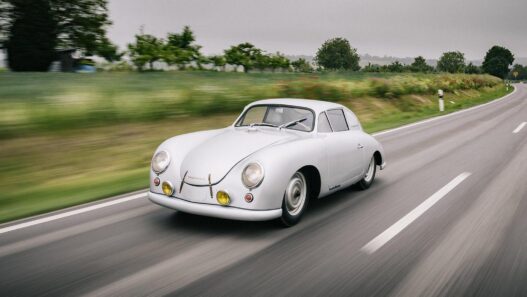 "Raceborn" - 75 lat motorsportu Porsche na Retro Classics 2026