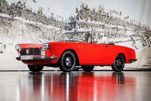 Gran Turismo z logo skorpiona - Fiat Abarth 2200 Allemano Spider