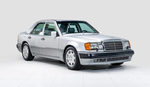 Mercedes-Benz 500E - sportowa limuzyna lat 90., która dziś bije rekordy aukcji