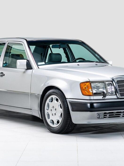 Mercedes-Benz 500E - sportowa limuzyna lat 90., która dziś bije rekordy aukcji