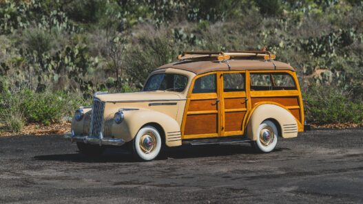 Klasyka w drewnie - Packard One-Ten Station Wagon z 1941 roku