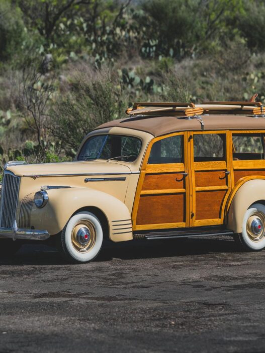 Klasyka w drewnie - Packard One-Ten Station Wagon z 1941 roku