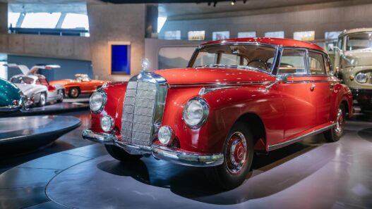 Mercedes-Benz 300 "Adenauer" - ikona luksusu epoki powojennego rozkwitu