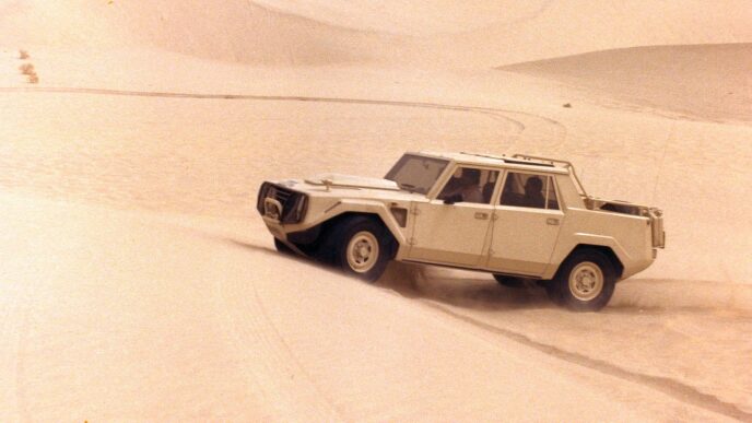 Lamborghini LM002 - pionier superszybkich SUV-ów obchodzi 40-lecie