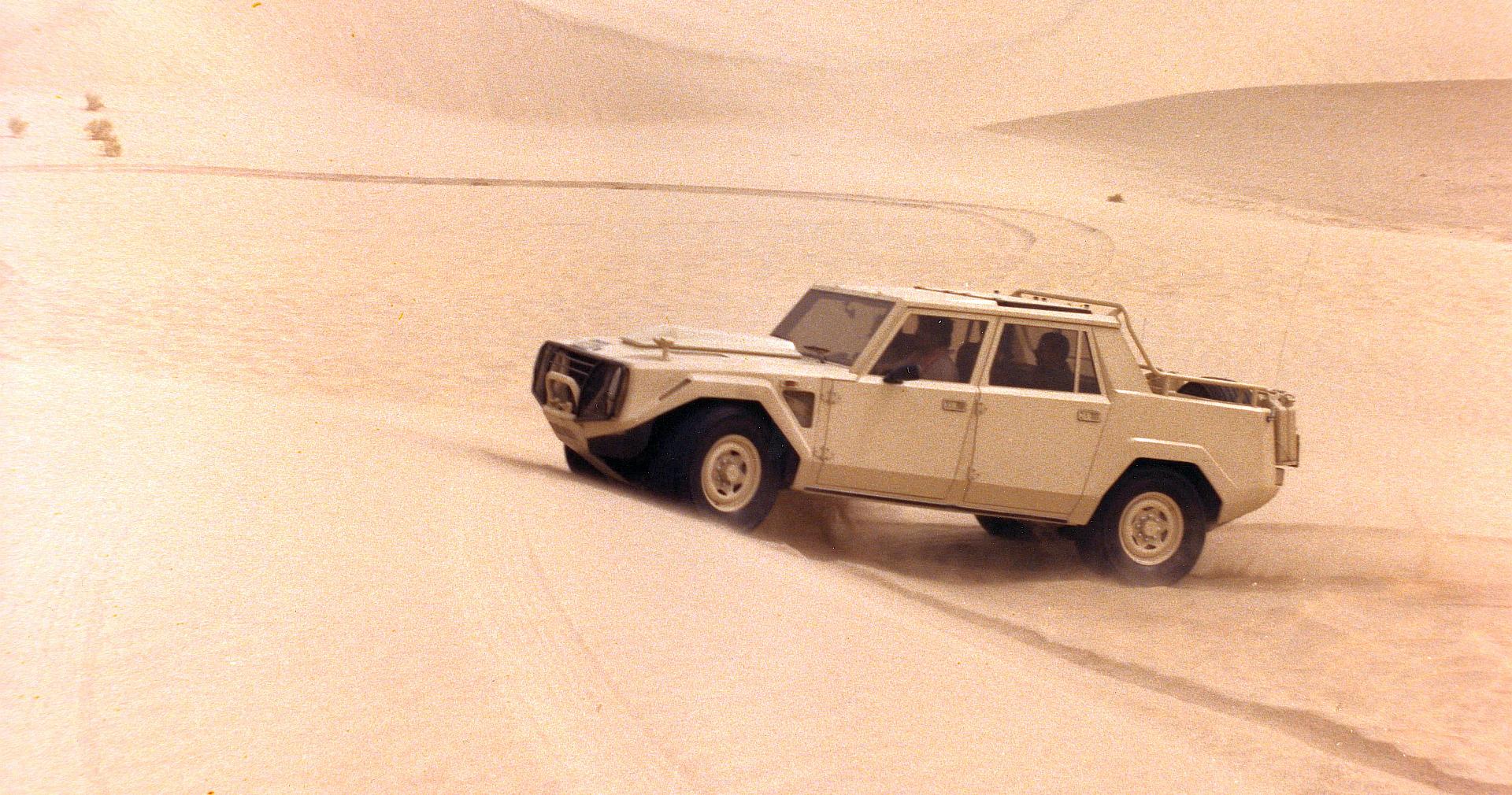 Lamborghini LM002 - pionier superszybkich SUV-ów obchodzi 40-lecie