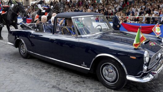 Lancia Flaminia i nowa Gamma - od prezydenckiej legendy do przyszłości marki