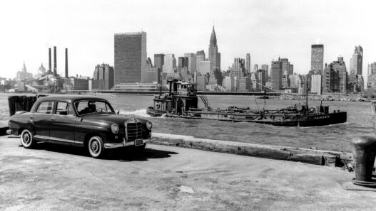 Od Benza i Daimlera do globalnej legendy. Mercedes-Benz świętuje stulecie