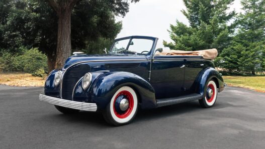 Ford Deluxe Convertible Sedan - najrzadszy i najbardziej luksusowy Ford swojej epoki